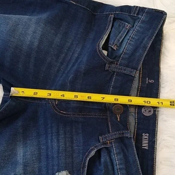 EUC So Dark Wash Distressed Skinny Jeans - Picture 10 of 13